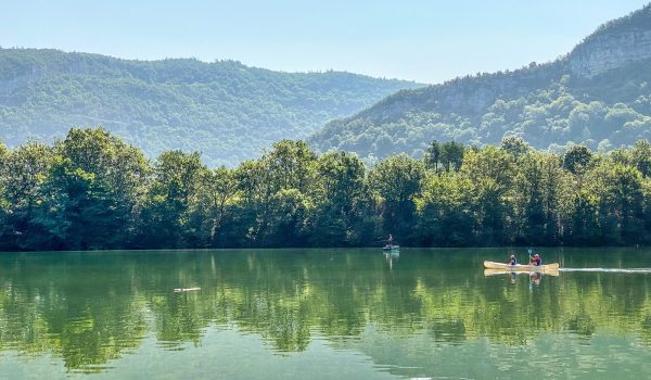 Two peoples kayaking on the coiselet lake, Jura, France